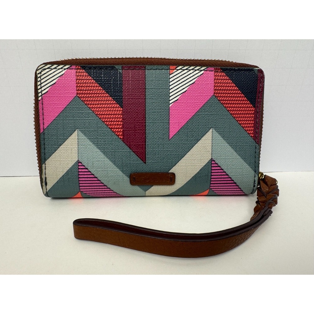 FOSSIL CLUTCH WALLET CAROLINE STRAP ZIP-AROUND FAUX LEATHER CHEVRON DESIGN